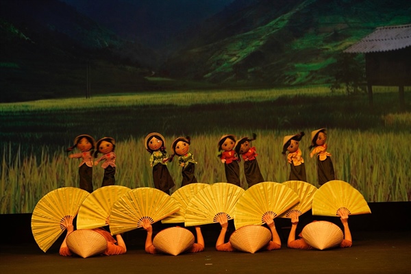 Espectáculo de títeres vietnamitas en el congreso mundial de teatro