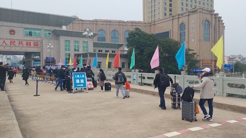 Actividades de inmigración se reanudan en el paso fronterizo Mong Cai-Dongxing