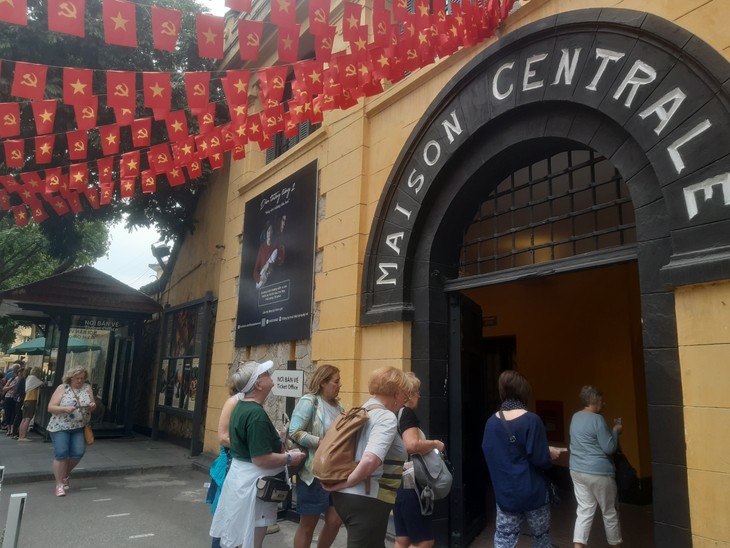 “Noches Sagradas 1, 2 y 3”, experiencias inolvidables para los visitantes a la prisión Hoa Lo