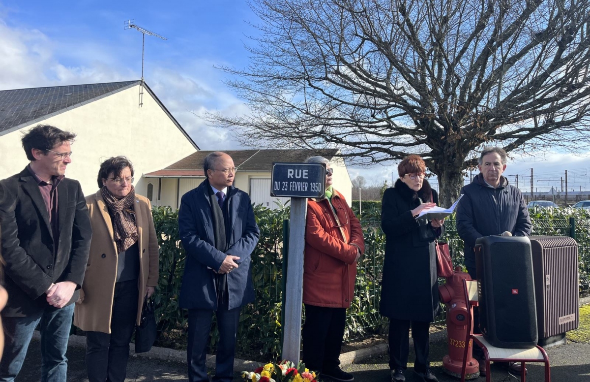 Honran a Raymonde Dien, una revolucionaria francesa cercana a Vietnam