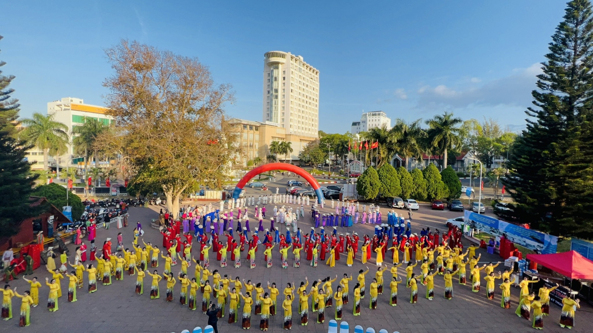Inaugurada la “Semana del Ao Dai de Vietnam” para celebrar el Día Internacional de la Mujer