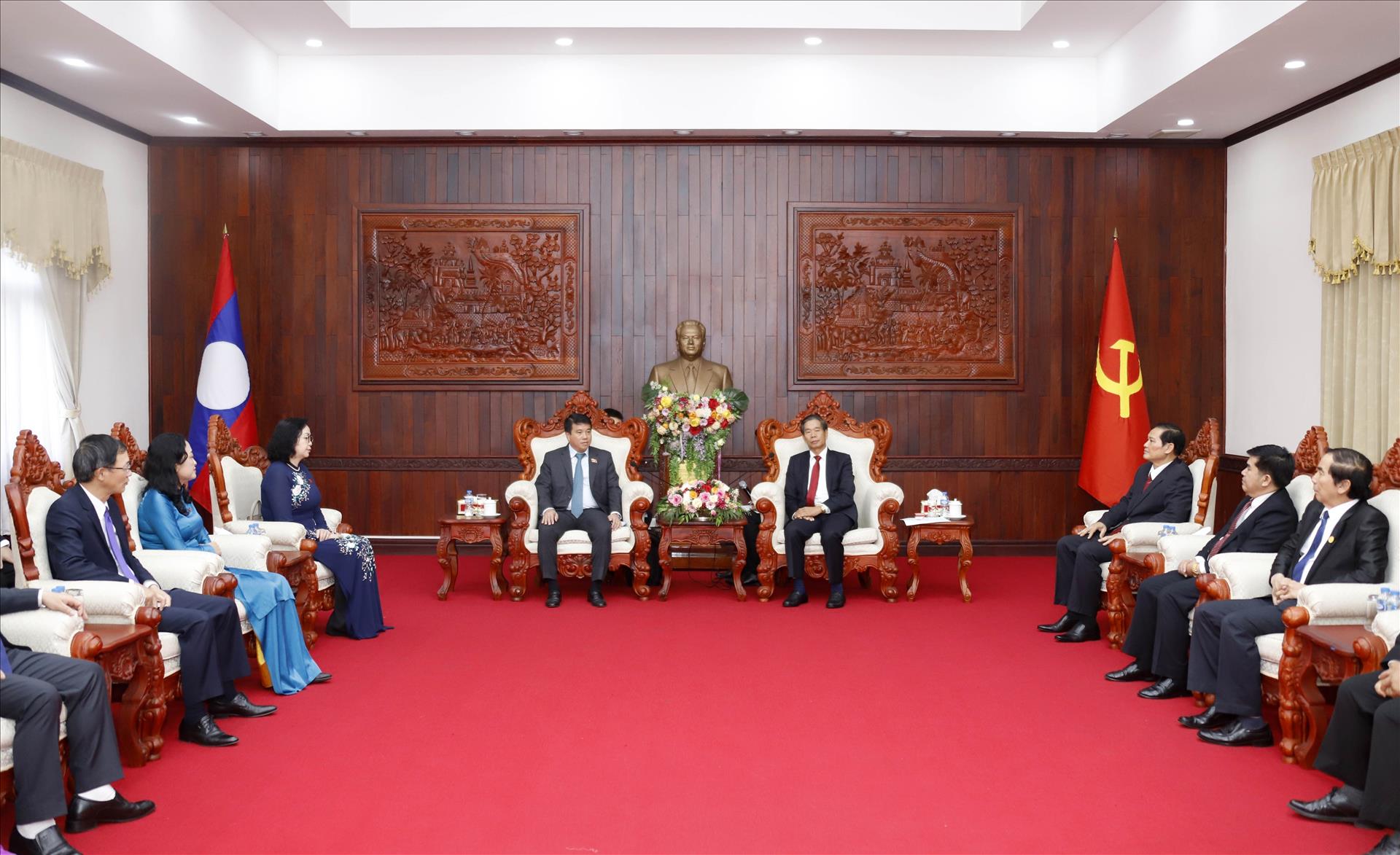 Los líderes de Laos aprecian la cooperación entre las agencias de Asamblea Nacional de Vietnam y Laos