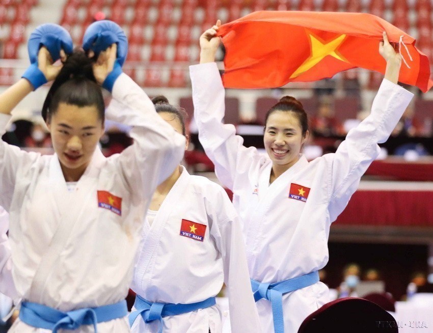 Mujeres vietnamitas afianzan su papel en desarrollo social