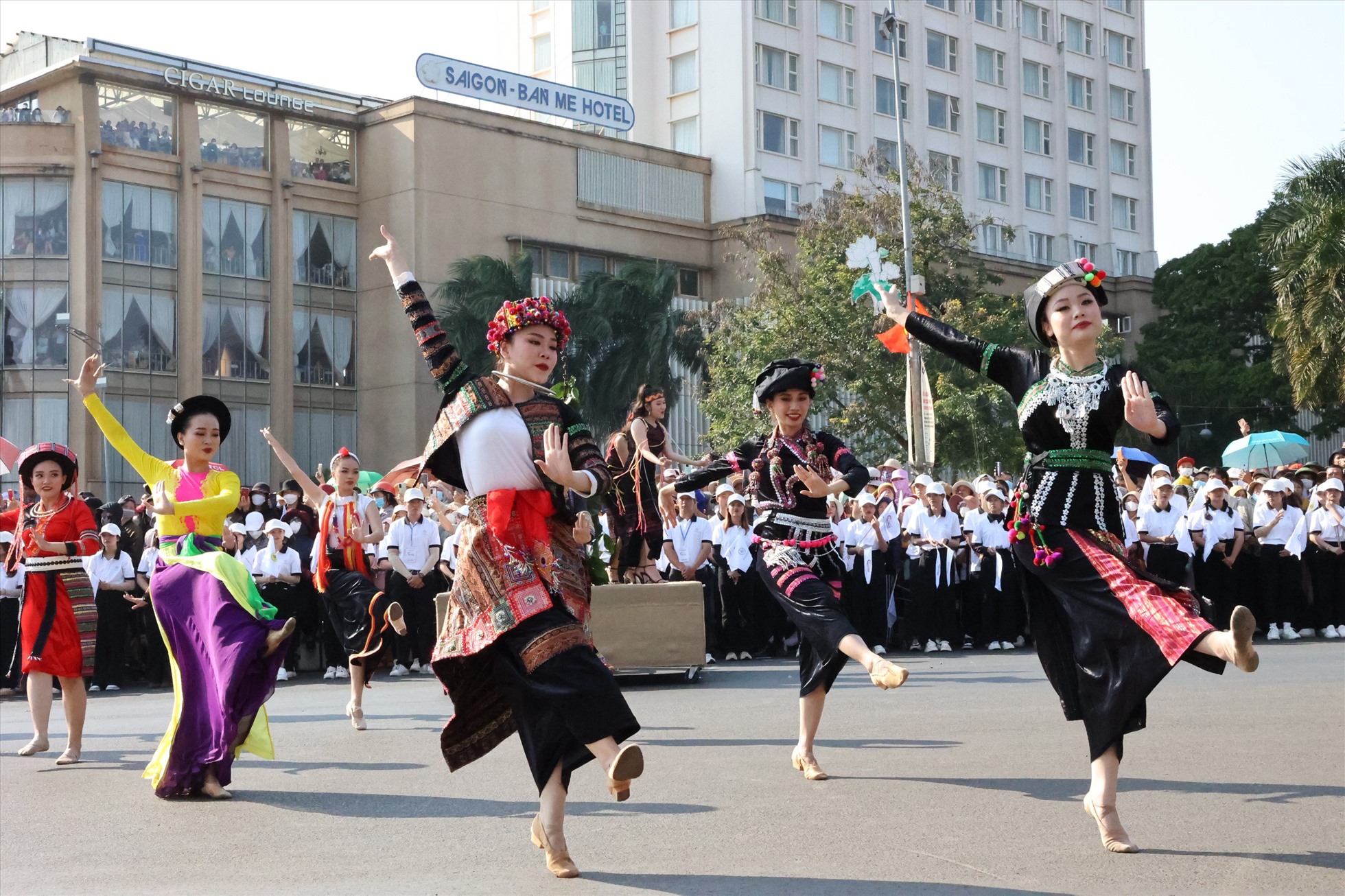 El Festival callejero de Buon Ma Thuot emociona a los espectadores
