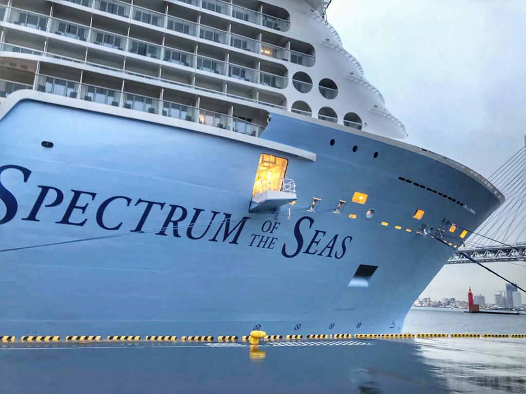 Supercrucero Spectrum of the Seas arriba a puerto vietnamita