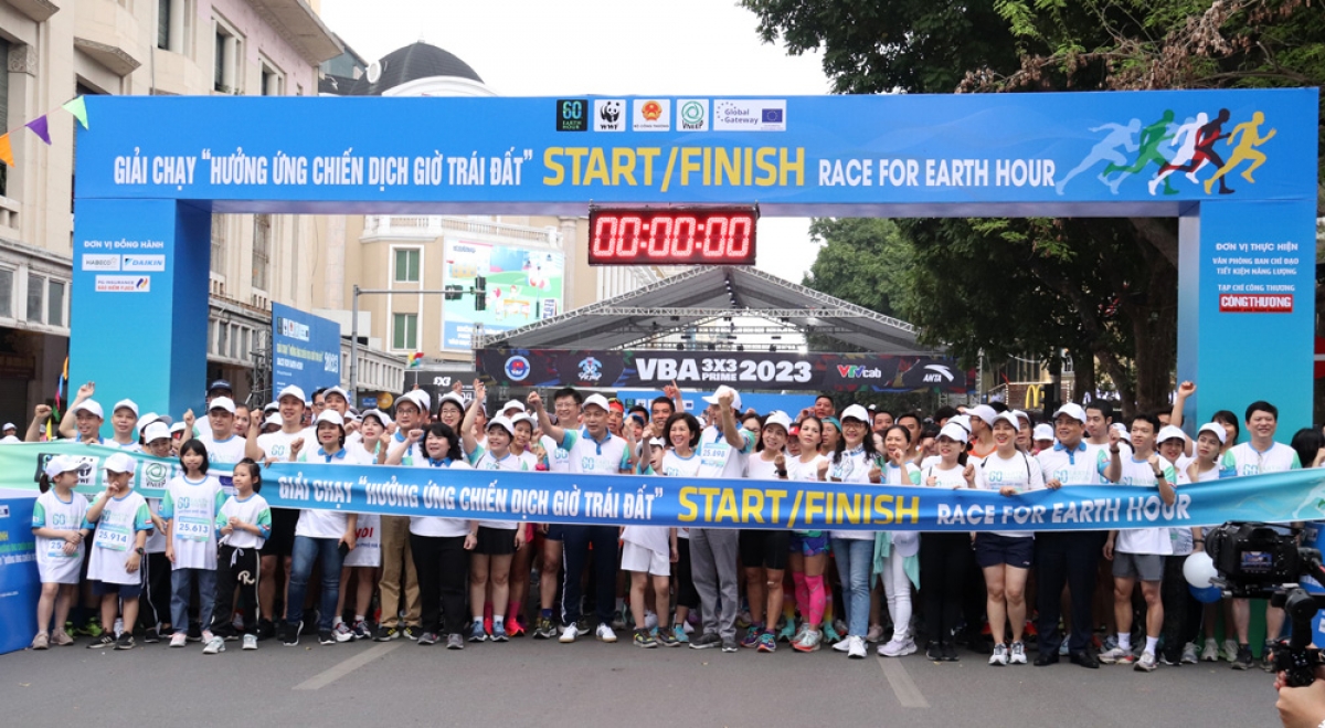 Más de mil personas corren en respuesta a la Hora del Planeta 2023 en Hanói