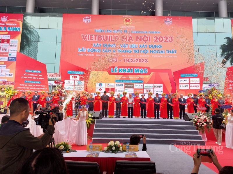 La exposición Vietbuild 2023 en marcha en Hanói