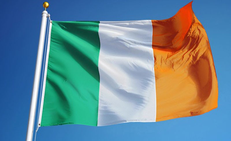 Líderes de Vietnam felicitan a Irlanda por el Día Nacional
