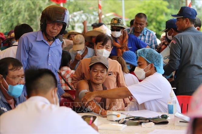 Unos 500 camboyanos y vietnamitas en Camboya reciben chequeos médicos gratuitos