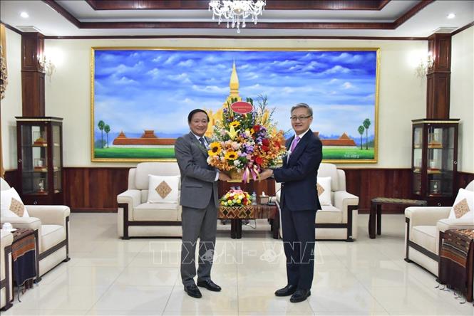Embajada de Vietnam en Laos felicita 68 años de fundación del PPRL