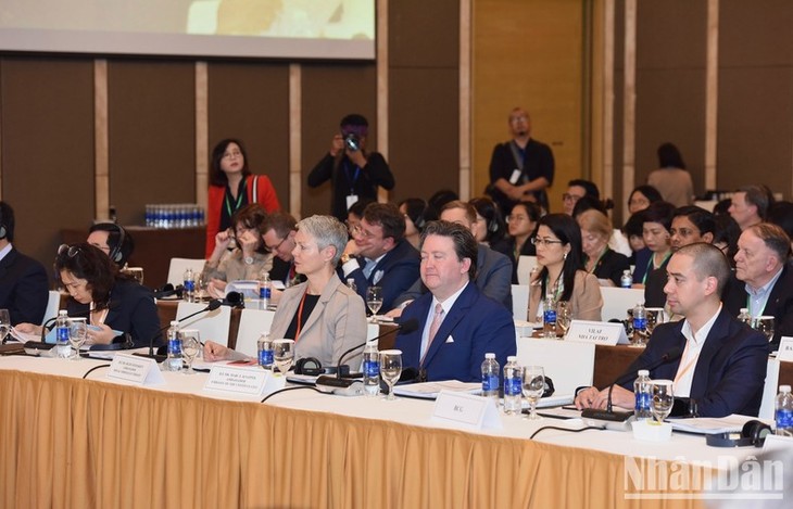 Construir bases fundamentales y duraderas para mejorar el entorno empresarial