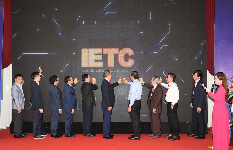 Ciudad Ho Chi Minh inaugura centro de formación electrónica