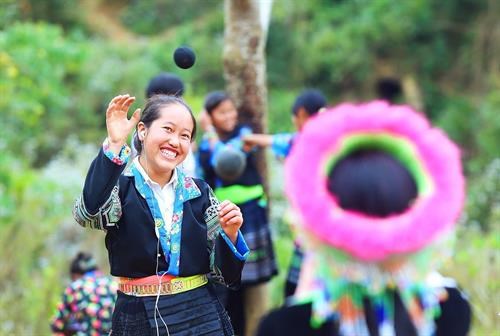 Diversos colores culturales en la provincia noroccidental de Dien Bien