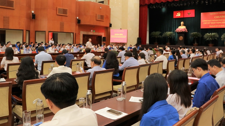 Estudiantes aspirados a contribuir al desarrollo de la Ciudad Ho Chi Minh