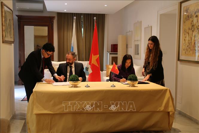 Vietnam y San Marino llegan a acuerdo sobre consultas políticas