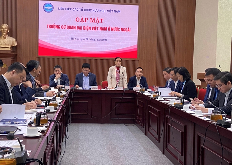 Unión de Organizaciones de Amistad de Vietnam se reúne con jefes de misiones representativas en el exterior