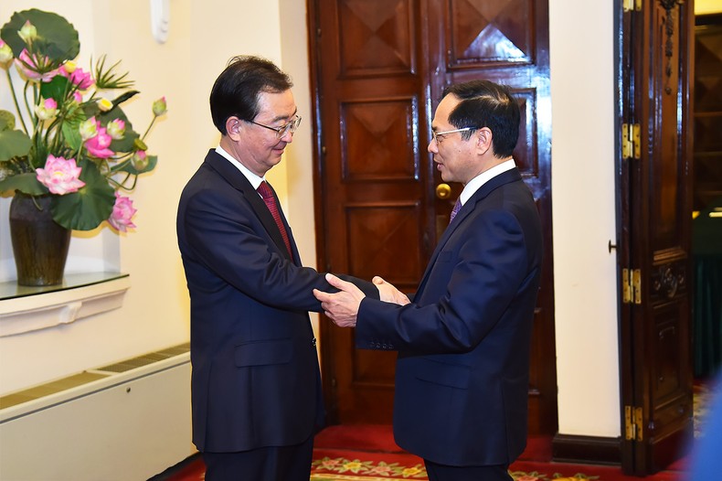 Localidades vietnamitas impulsan la cooperación con la provincia china Yunnan