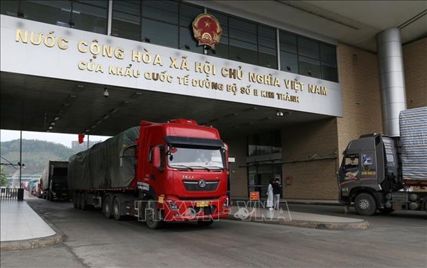 Lao Cai las exportaciones e importaciones a través del paso fronterizo local alcanzan 186 millones de dólares