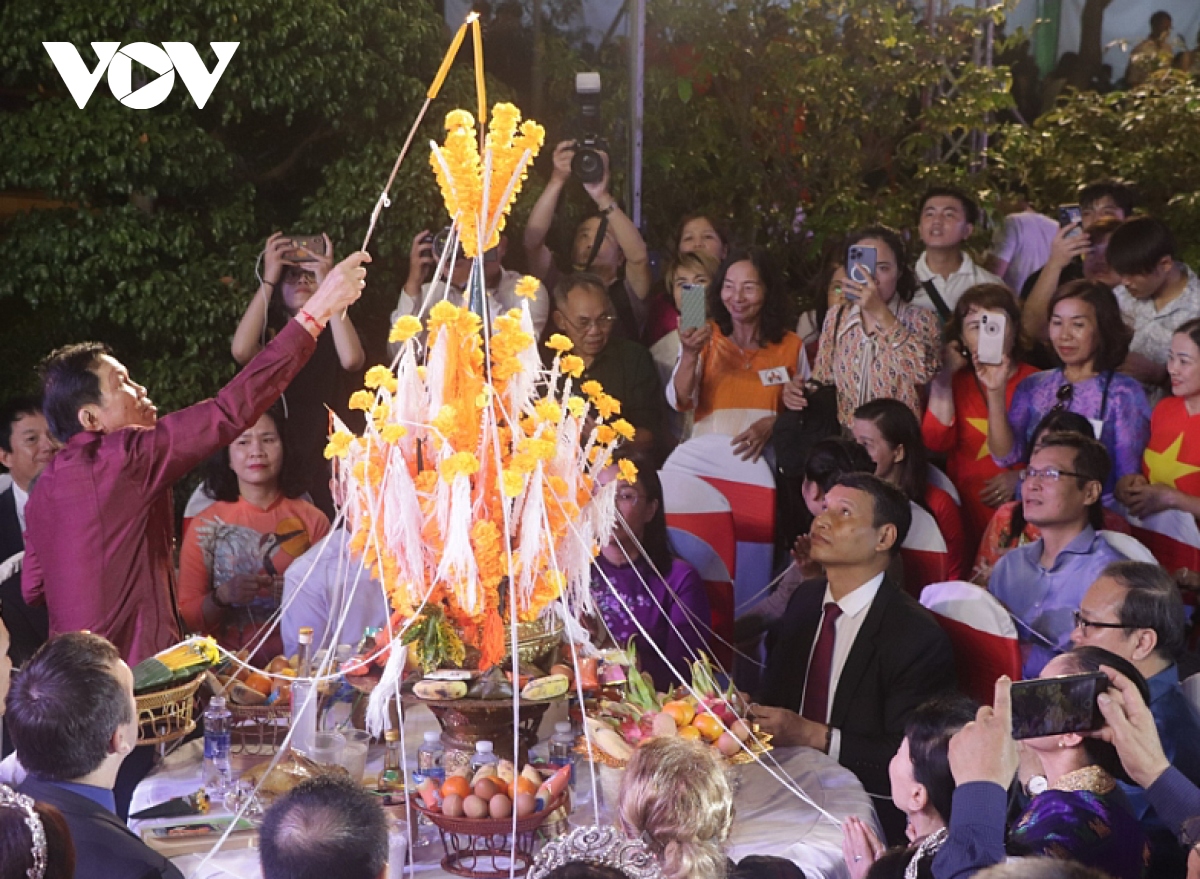 Inaugurado festival Bunpimay de Año Nuevo de Laos en Da Nang