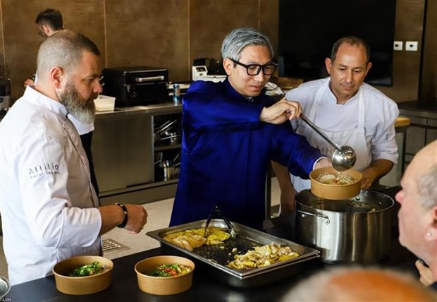 “Noche de Pho” vietnamita impresiona a israelíes