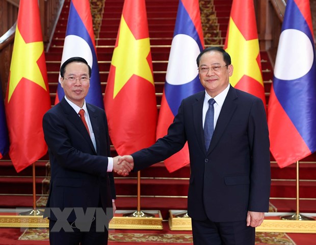 El presidente Vo Van Thuong se reúne con el primer ministro de Laos