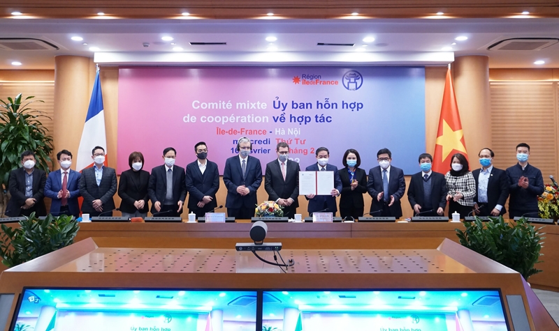 Hanói debate con la región francesa de Ile-de-France sobre enmiendas regulatorias de cooperación bilateral