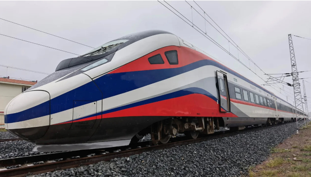 Inaugurar servicios de trenes de pasajeros transfronterizos entre Laos y China