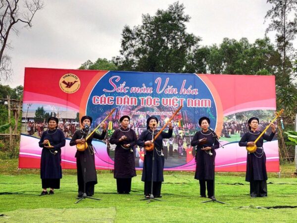 La Aldea de Cultura y Turismo de las Etnias de Vietnam muestra la cultura única de grupos étnicos