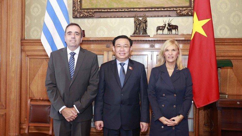 El presidente de la Asamblea Nacional se reúne con la presidenta del Senado y el presidente de la Cámara de Representantes de Uruguay