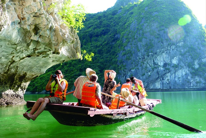 Quang Ninh recibe casi 6 millones de turistas en cuatro meses