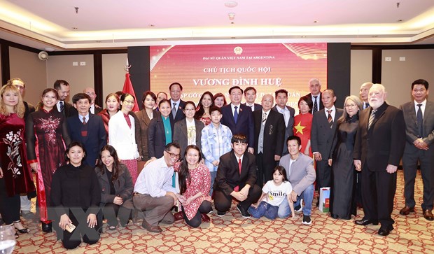 El presidente de Asamblea Nacional se reúne con la comunidad vietnamita en Argentina