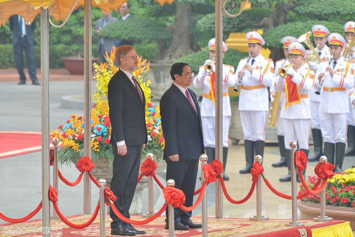 Ceremonia de bienvenida al primer ministro de la República Checa a Vietnam
