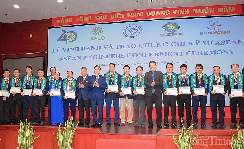 Ingenieros eléctricos obtienen el certificado ASEAN