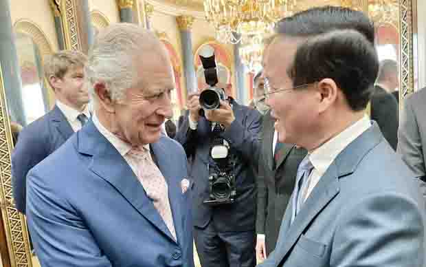 El presidente Vo Van Thuong asiste a la coronación del rey británico