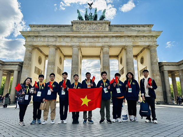 Estudiantes de Hanói ganan cinco medallas de oro en Concurso de Matemáticas Pangea 2023
