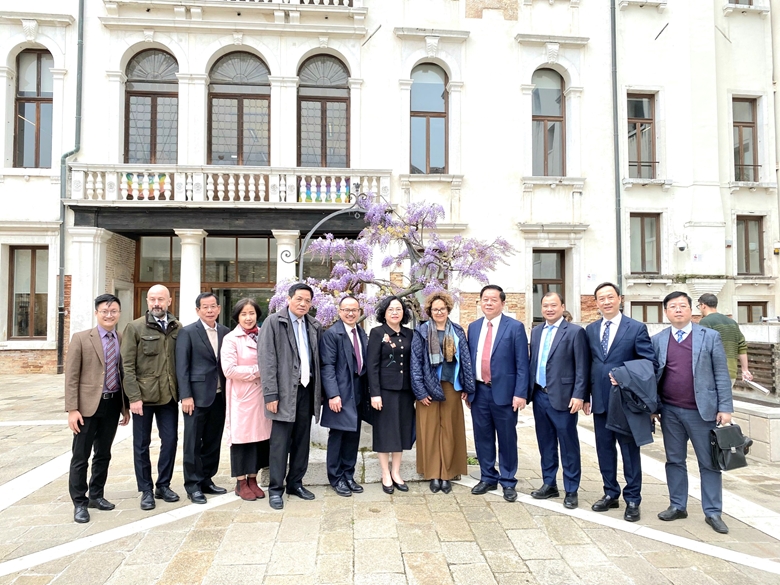 “Mensajeros” llevan la lengua vietnamita a Italia