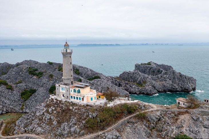 Faro de Long Chau, “ojo de Dios” frente a la alta mar
