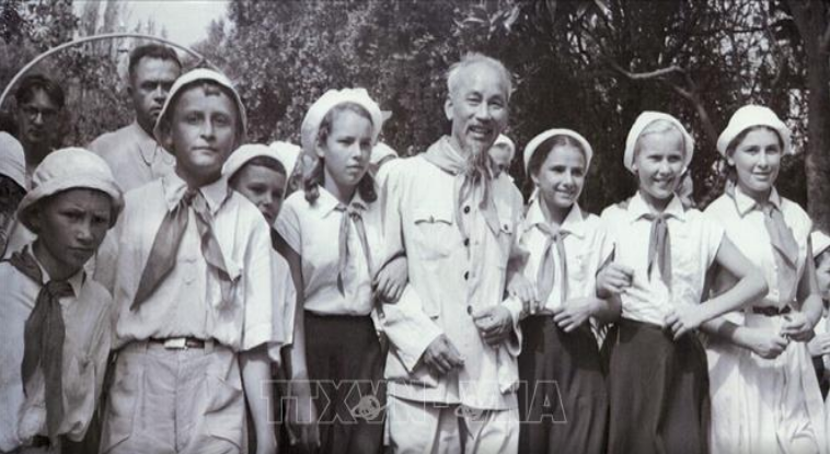 Estudiosos belgas elogian la contribución del presidente Ho Chi Minh