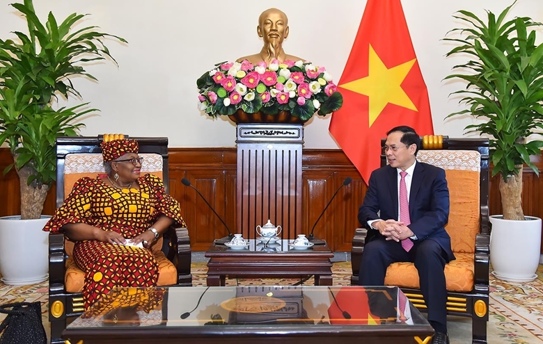 La directora general de la OMC elogia el papel de Vietnam en la Organización