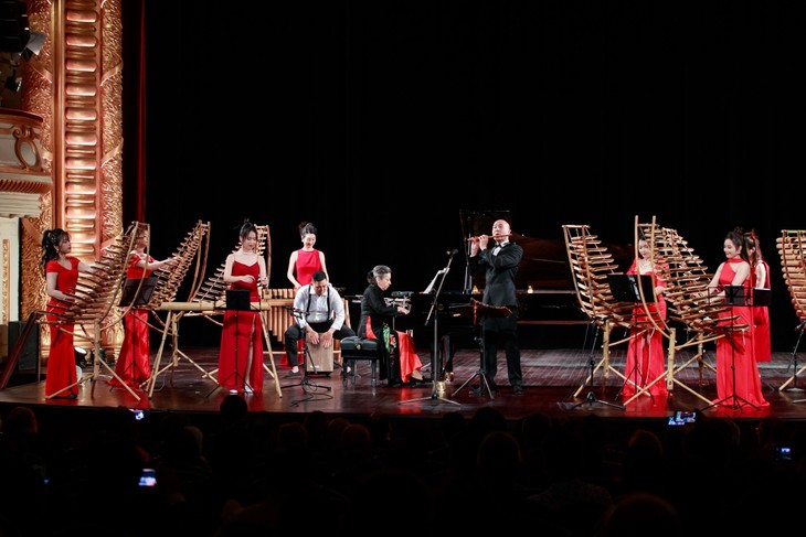 Concierto de Mirian Conti acorta la brecha entre culturas vietnamita y argentina
