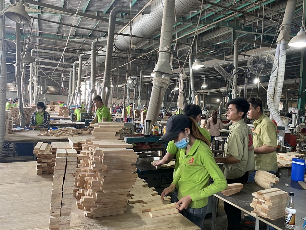 Las exportaciones provinciales de Binh Duong repuntan en mayo