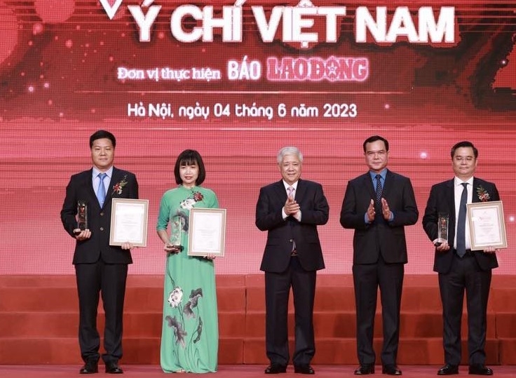 Homenaje a los ejemplos más destacados en el movimiento de emulación patriótica