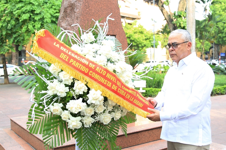 Homenaje al prócer de la Revolución cubana en Hanói