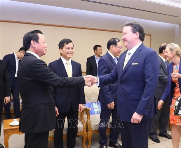 Vicepremier vietnamita se reúne con embajadores holandés y estadounidense