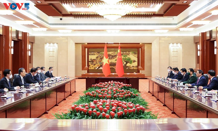 Primer ministro de Vietnam se reúne con el presidente de la Asamblea Popular Nacional de China
