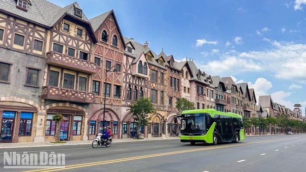 Ciudad turística de Vietnam contará con autobuses eléctricos inteligentes