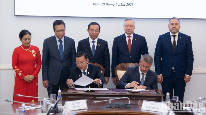 Impulsan cooperación entre la ciudad vietnamita de Ho Chi Minh y de San Petersburgo