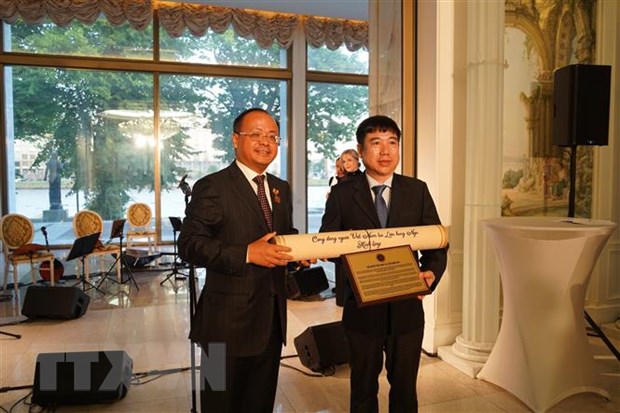 El Partido Comunista de Vietnam recibe objetos preciosos relacionados con el Presidente Ho Chi Minh