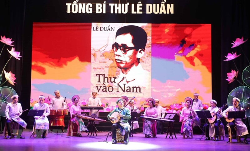 Programa especial de arte homenajea al difunto secretario general del Partido Le Duan