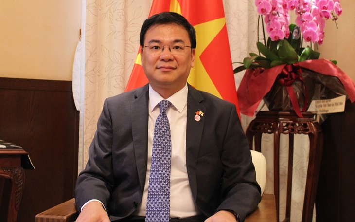 El Emperador de Japón recibe al nuevo embajador de Vietnam en Tokio
